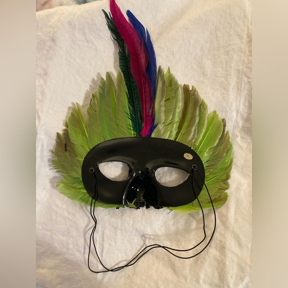 NWT Feather Mask Mardi Gras Masquerade, COSTUME Party Mask GREEN & BLACK - Picture 5 of 5